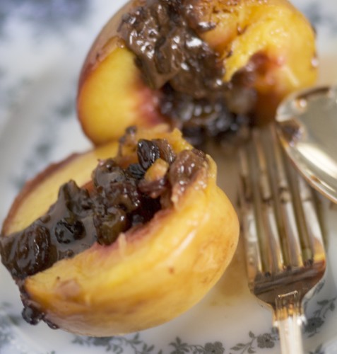 Peaches stuffed with Christmas fruit mince and dark chocolate