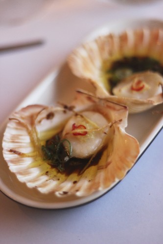 Scallops with chilli, ginger and soy
