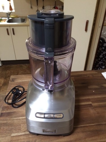Food processor with ugly kitchen in background