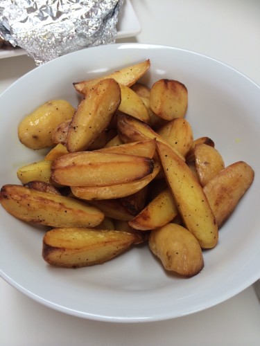 Crunchy golden potato wedges