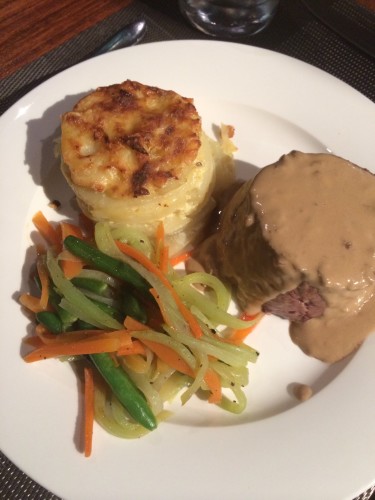 Santo eye-fillet of beef with creamy balsamic sauce