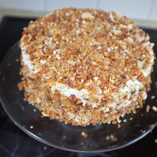 Gently press the praline onto the sides of the cake