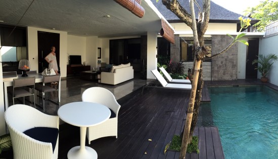 Open lounge/pool area 