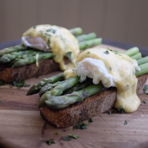 Hollandaise with finely chopped parsley whisked through it. 